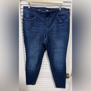 EVRI 18W jeggings in excellent used condition.